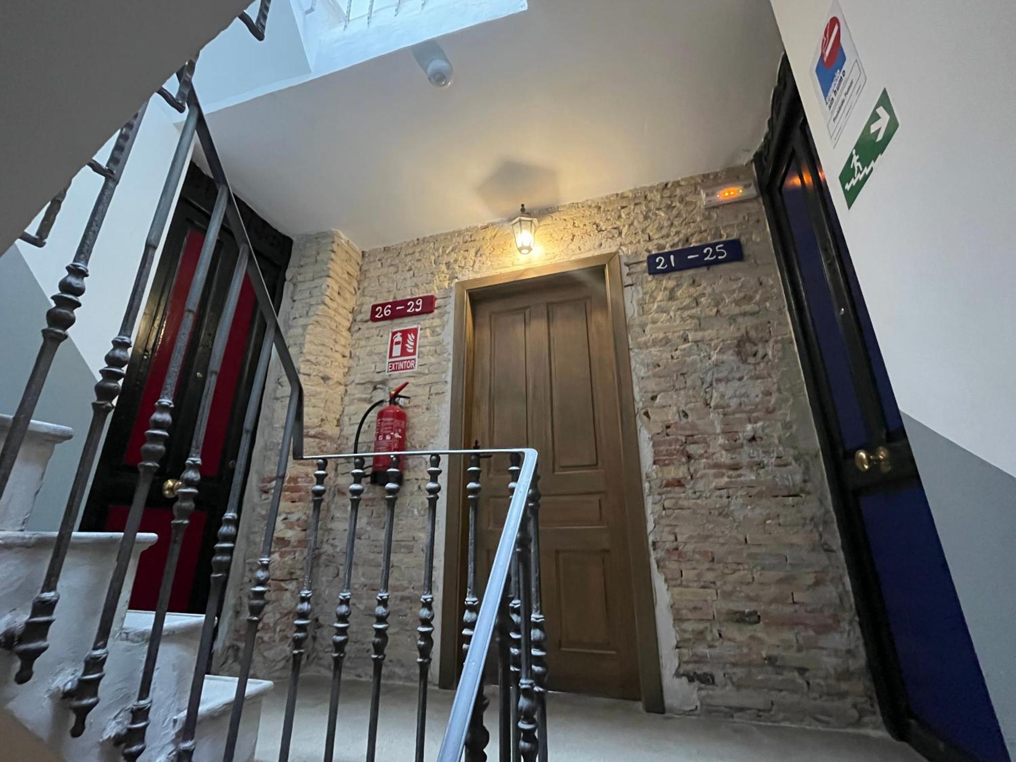 Kiwi Rooms Auto Check-In Valencia Exterior photo